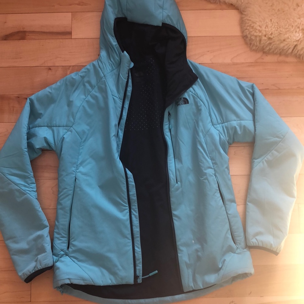 blue and navy blue north face ventrix thin jacket